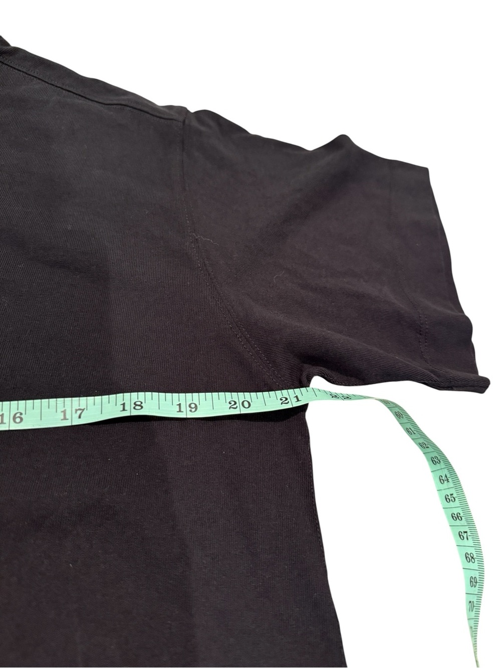 Everlane Premium Weight Cropped Tee in Black - Picture 7 of 10